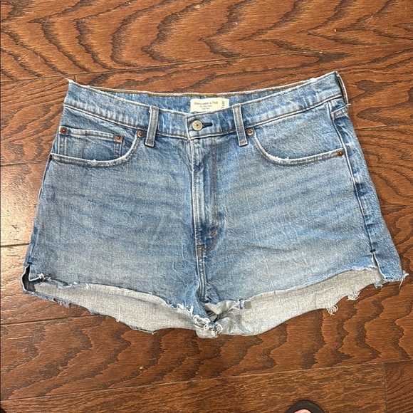 Abercrombie & Fitch The Mom Shorts high rise Jean shorts, size 14 - Picture 2 of 7